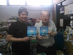 Internet marketing pioneer, Fabian Lim with book distributing extraordinaire, Johnson Lee.